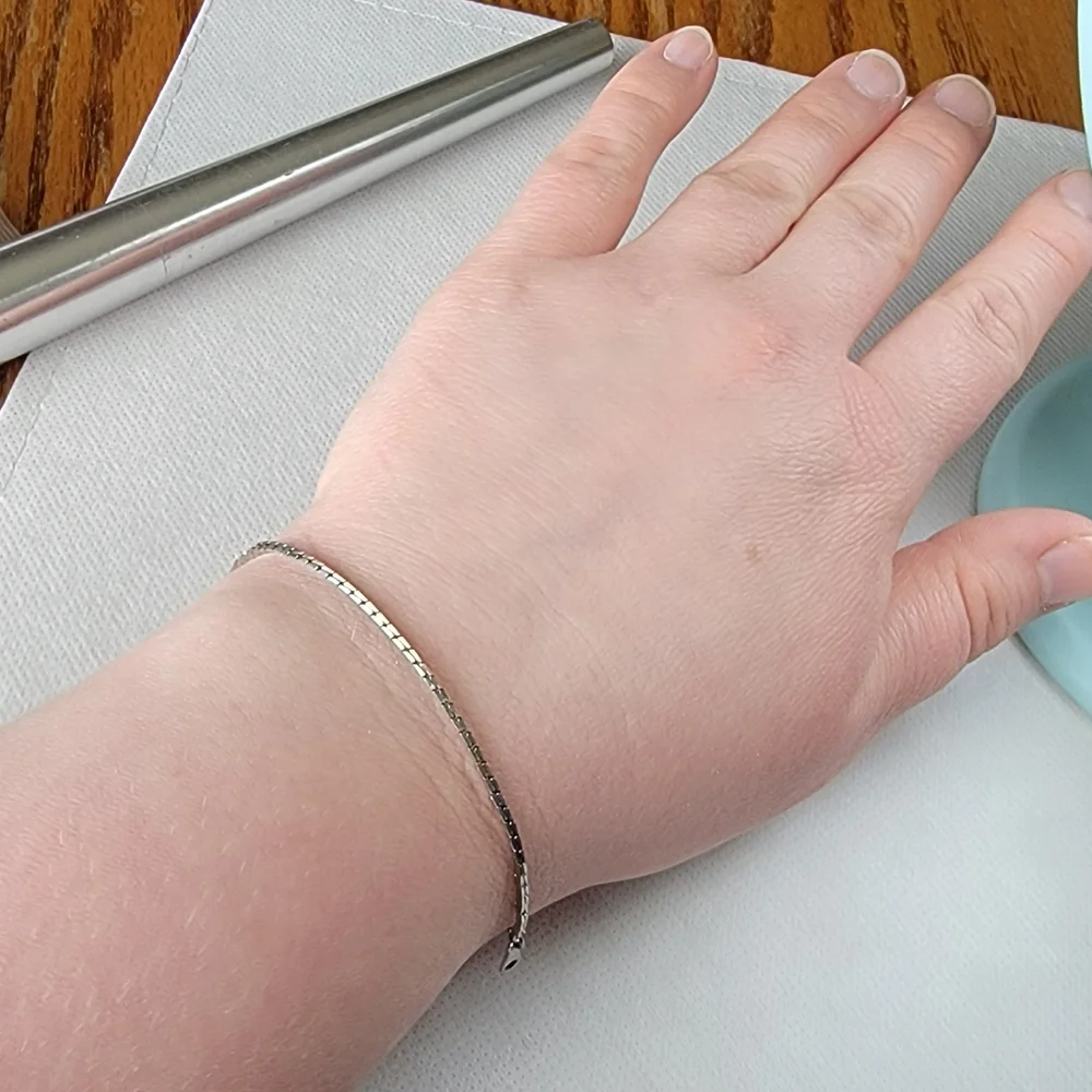 Signed Avon Vintage Silver Tone Chain Bracelet